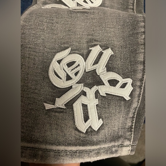 Embroidered Ripped Jeans - Picture 4 of 9